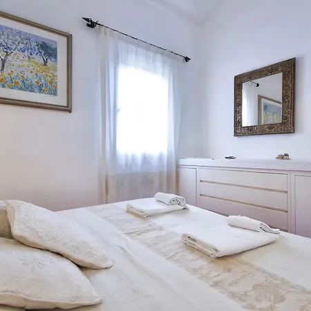 Lentischi C16 Sea View